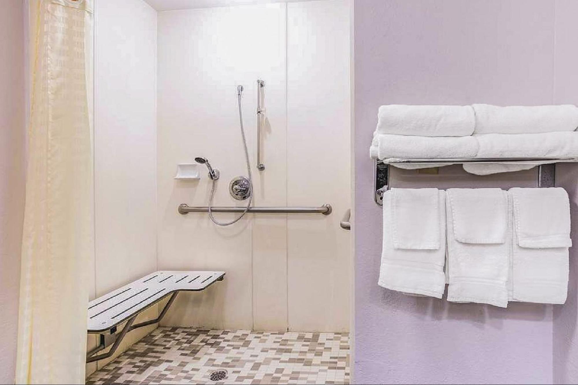 Oyo Townhouse - Ridgeland 3*