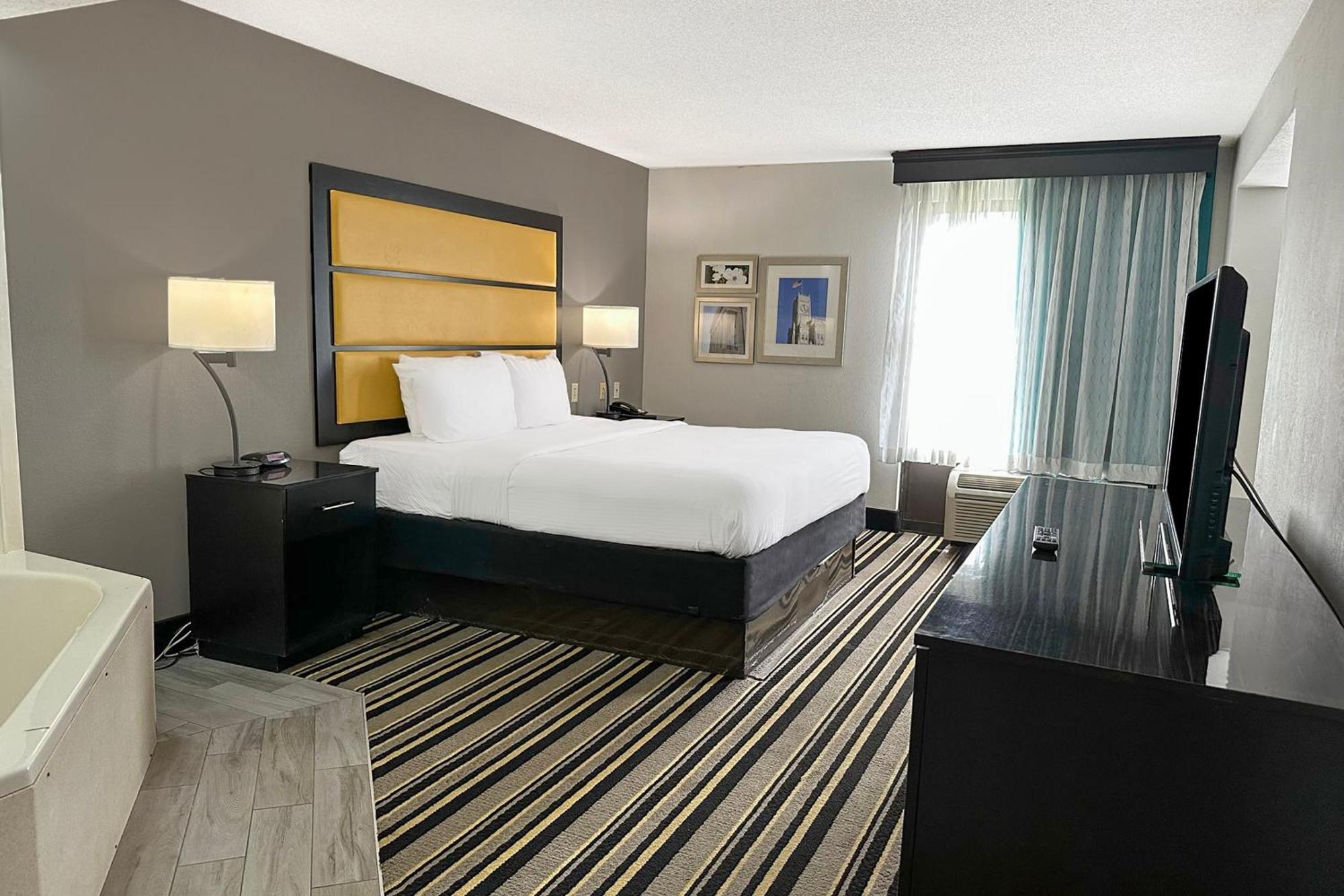 Oyo Townhouse - Ridgeland 3*