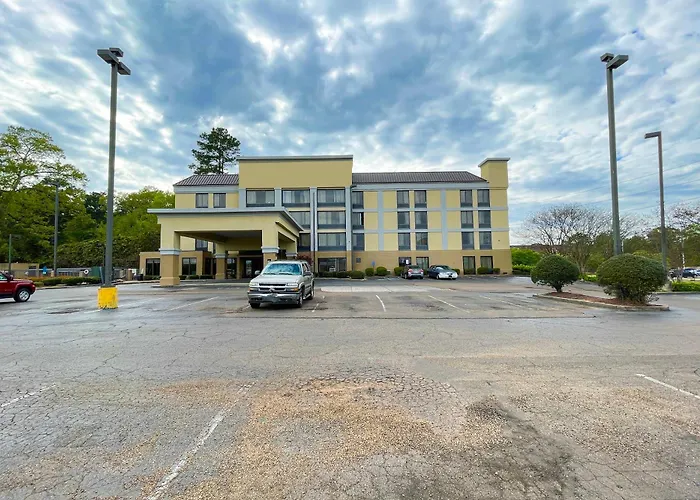 Oyo Townhouse Jackson - Ridgeland